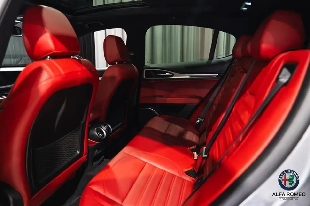 Alfa Romeo Stelvio снимка Alfa Romeo Stelvio