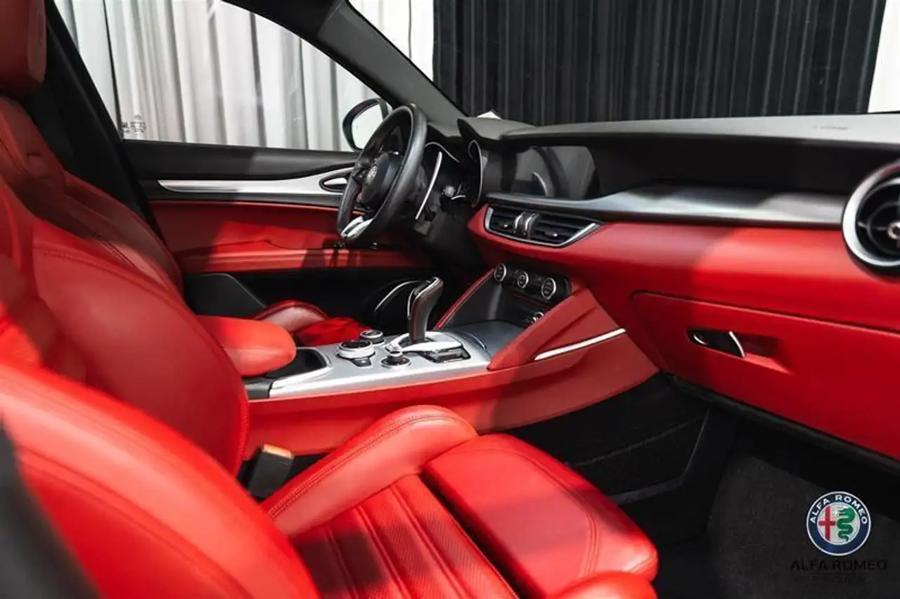 Alfa Romeo Stelvio снимка Alfa Romeo Stelvio