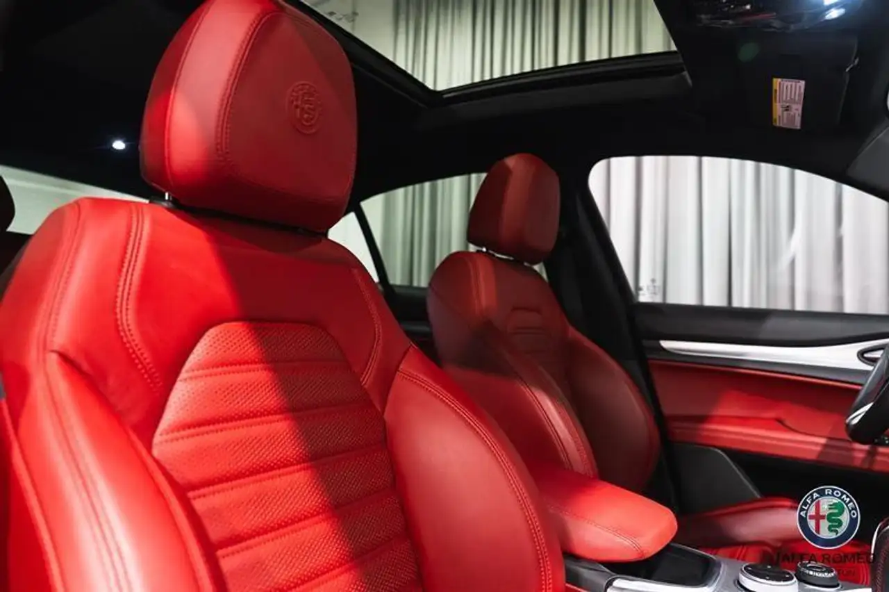 Alfa Romeo Stelvio снимка Alfa Romeo Stelvio