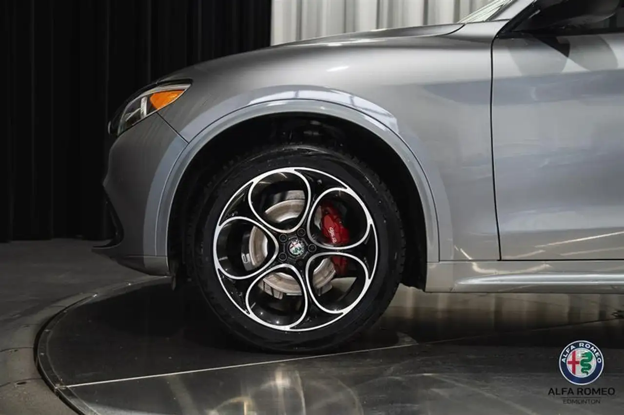 Alfa Romeo Stelvio снимка Alfa Romeo Stelvio