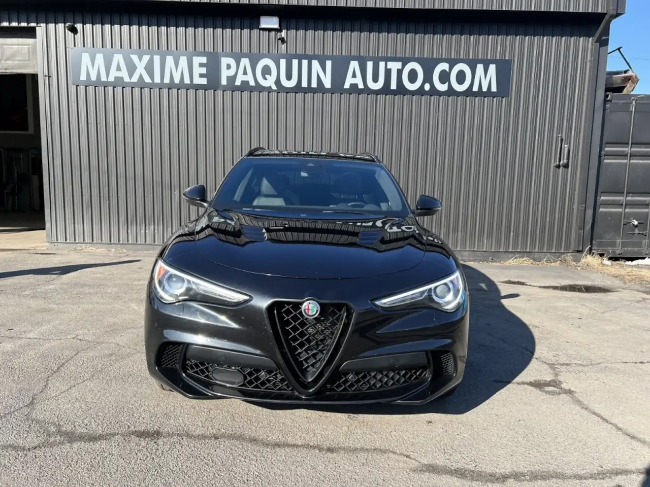 Alfa Romeo Stelvio снимка Alfa Romeo Stelvio