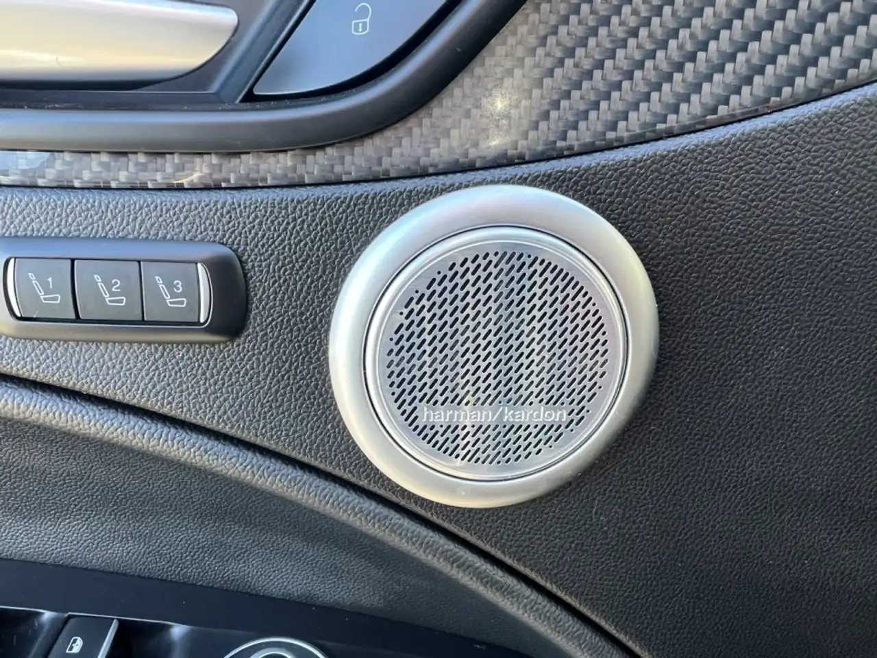 Alfa Romeo Stelvio снимка Alfa Romeo Stelvio