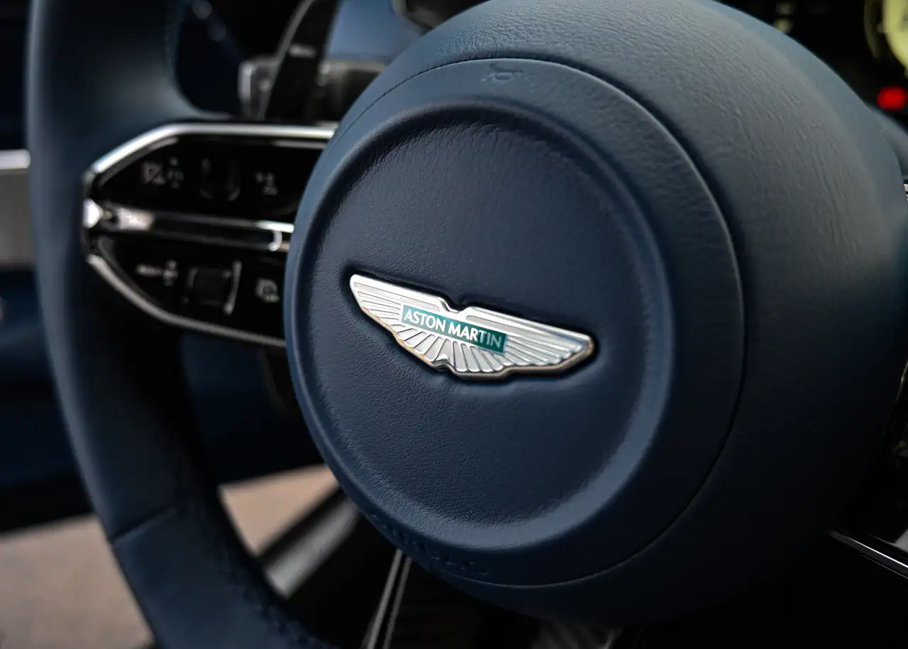 Aston Martin Vantage снимка Aston Martin Vantage
