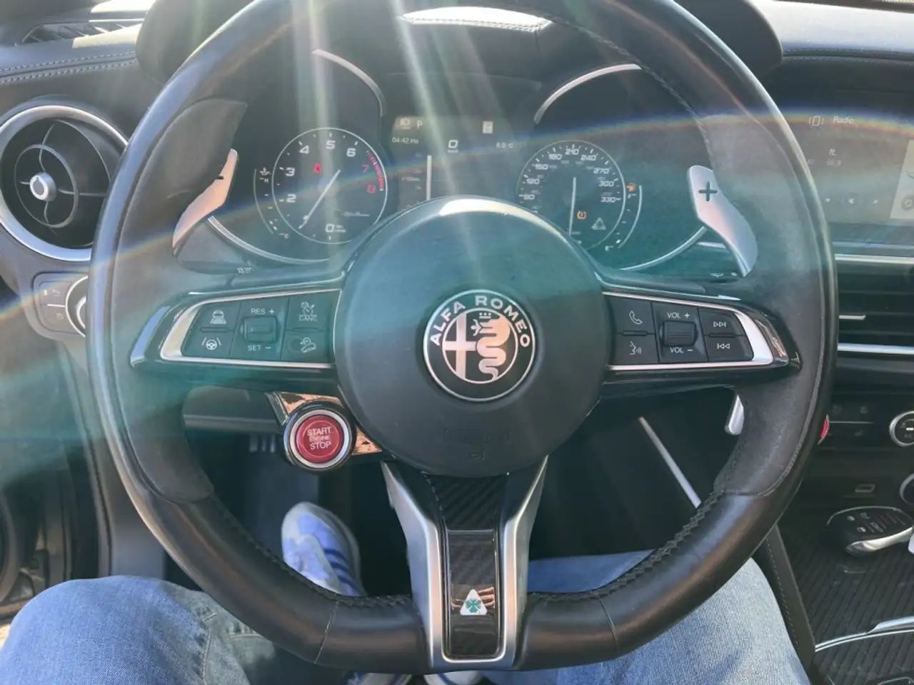 Alfa Romeo Stelvio снимка Alfa Romeo Stelvio