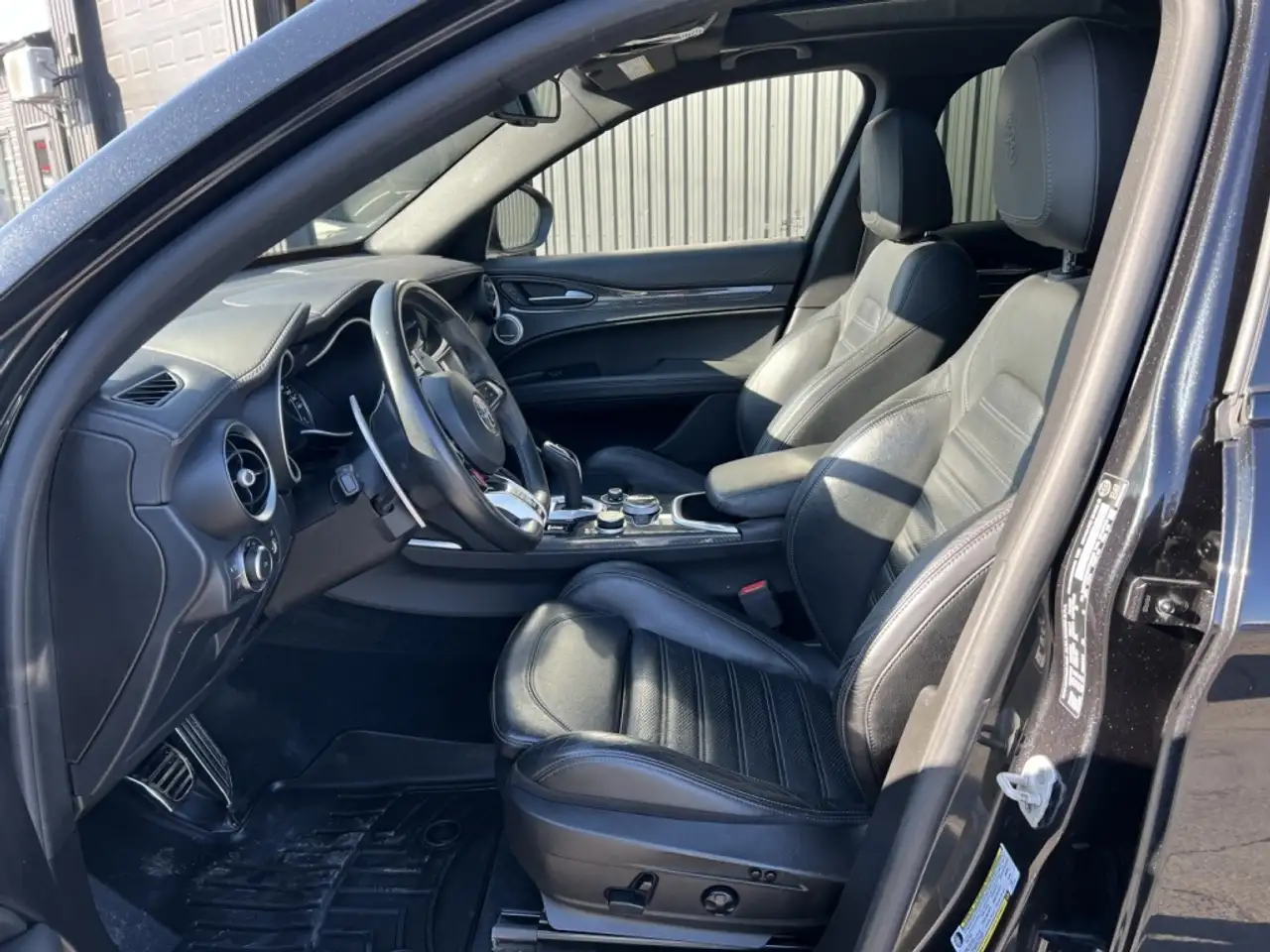 Alfa Romeo Stelvio снимка Alfa Romeo Stelvio