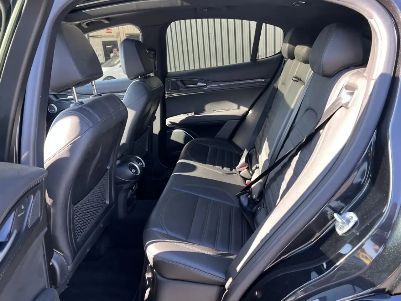 Alfa Romeo Stelvio снимка Alfa Romeo Stelvio