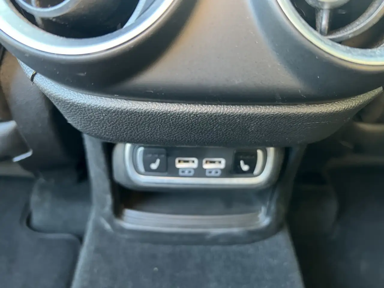 Alfa Romeo Stelvio снимка Alfa Romeo Stelvio