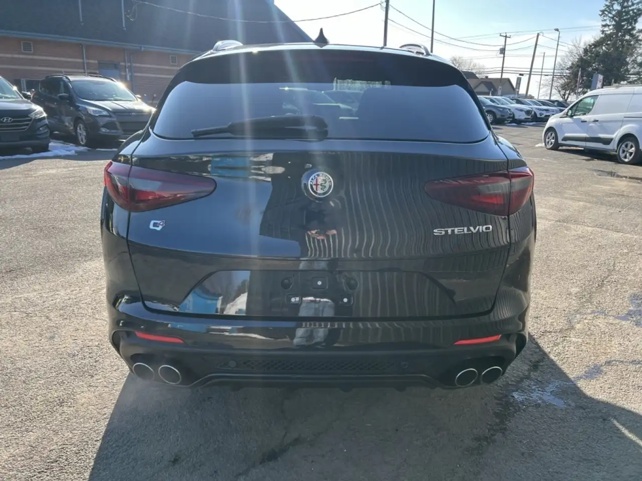 Alfa Romeo Stelvio снимка Alfa Romeo Stelvio