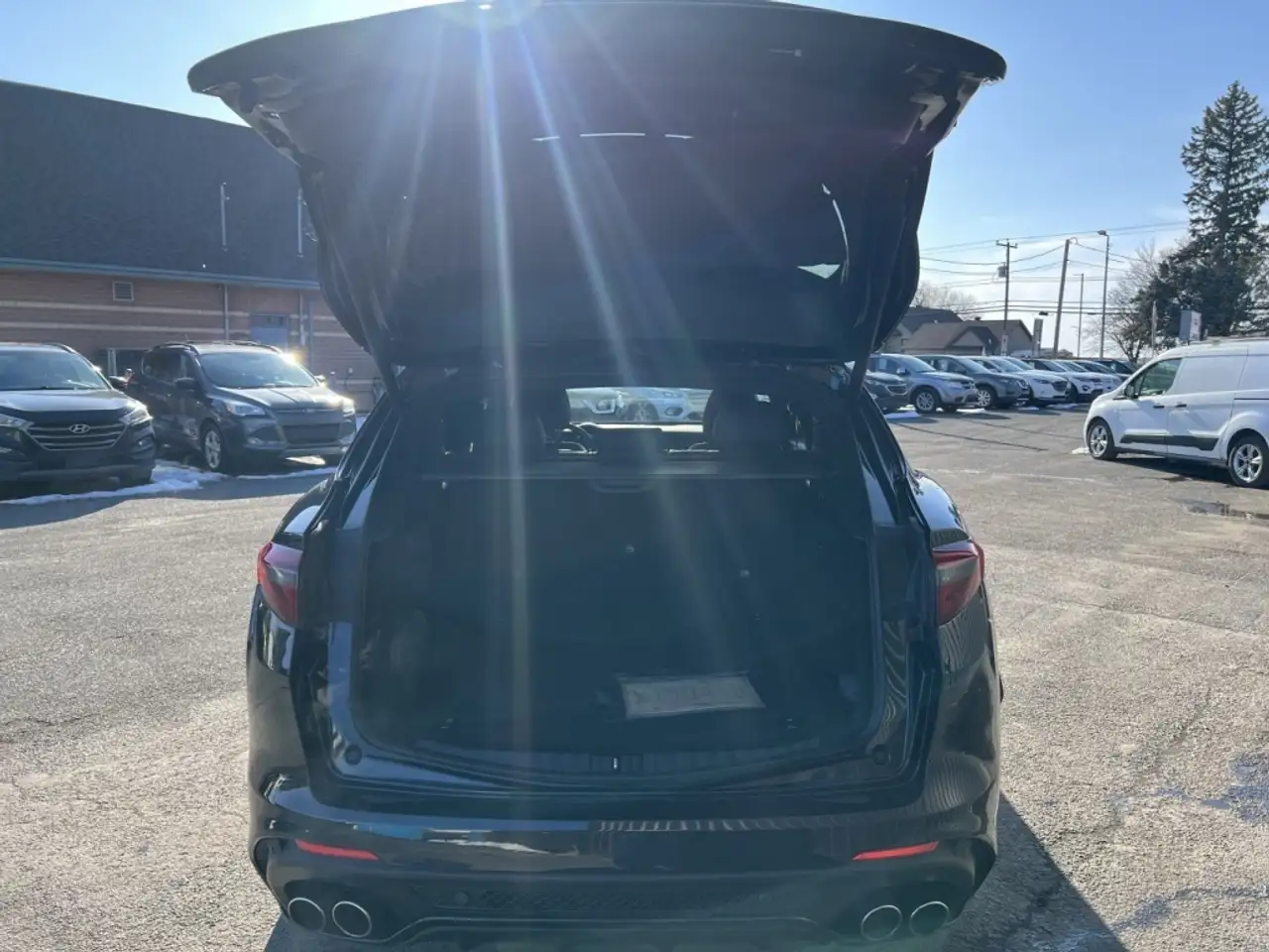 Alfa Romeo Stelvio снимка Alfa Romeo Stelvio