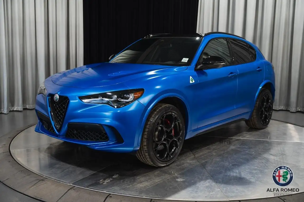 Alfa Romeo Stelvio снимка Alfa Romeo Stelvio