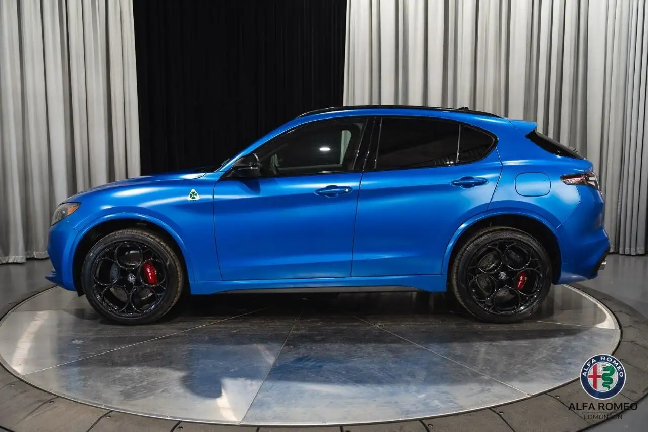 Alfa Romeo Stelvio снимка Alfa Romeo Stelvio