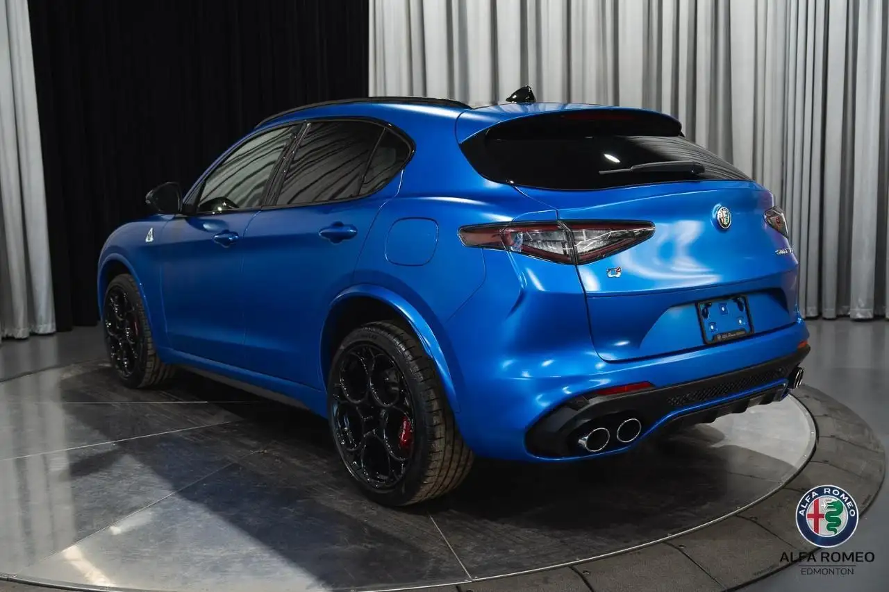 Alfa Romeo Stelvio снимка Alfa Romeo Stelvio