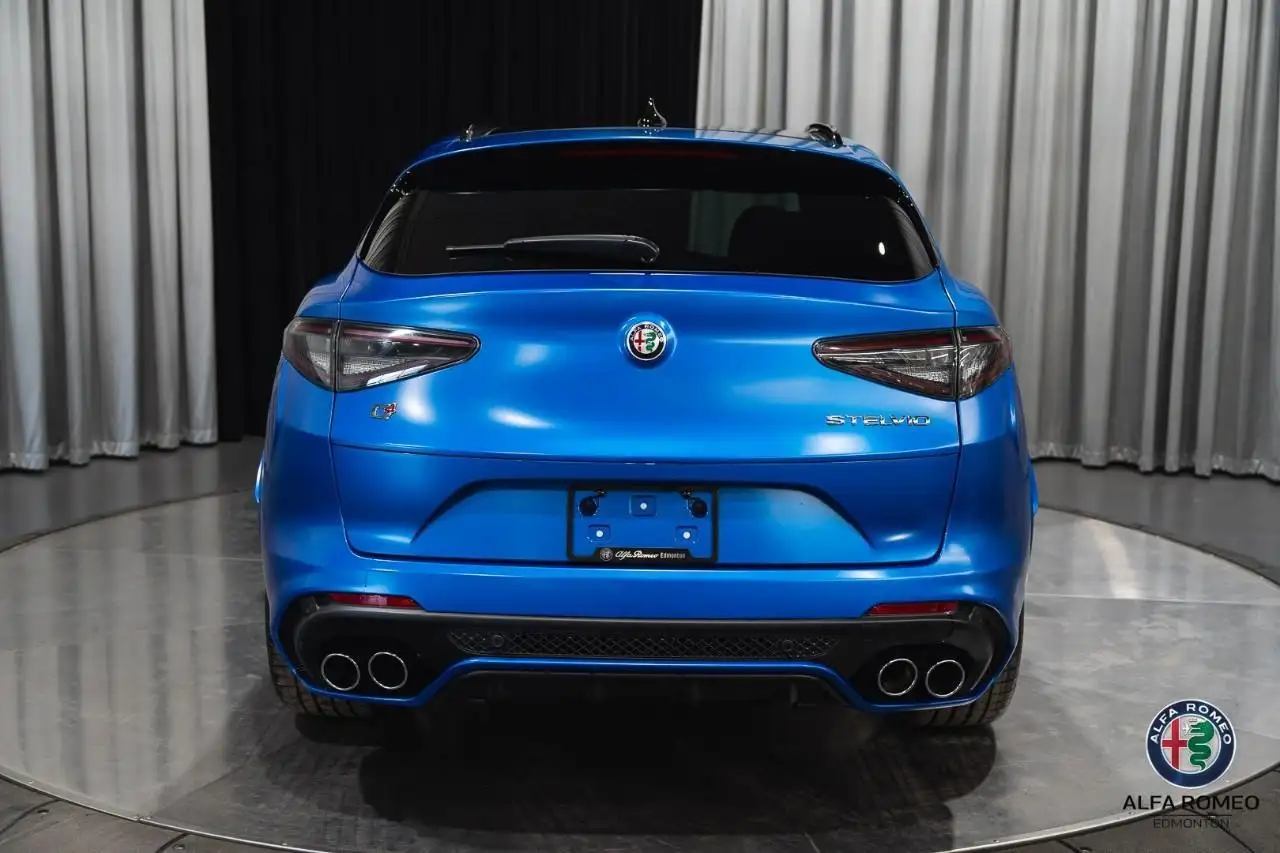 Alfa Romeo Stelvio снимка Alfa Romeo Stelvio
