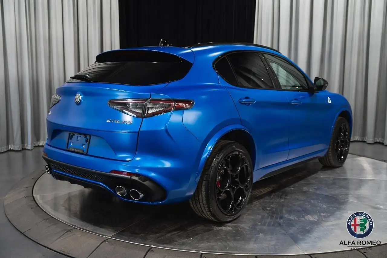 Alfa Romeo Stelvio снимка Alfa Romeo Stelvio