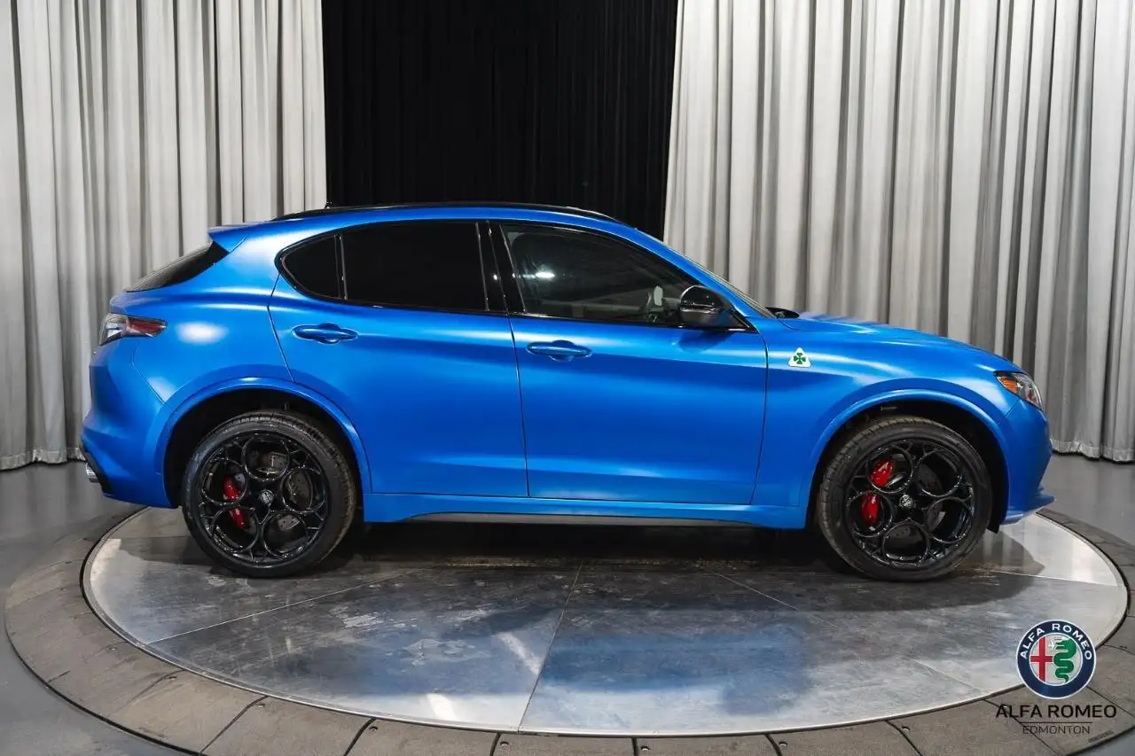 Alfa Romeo Stelvio снимка Alfa Romeo Stelvio