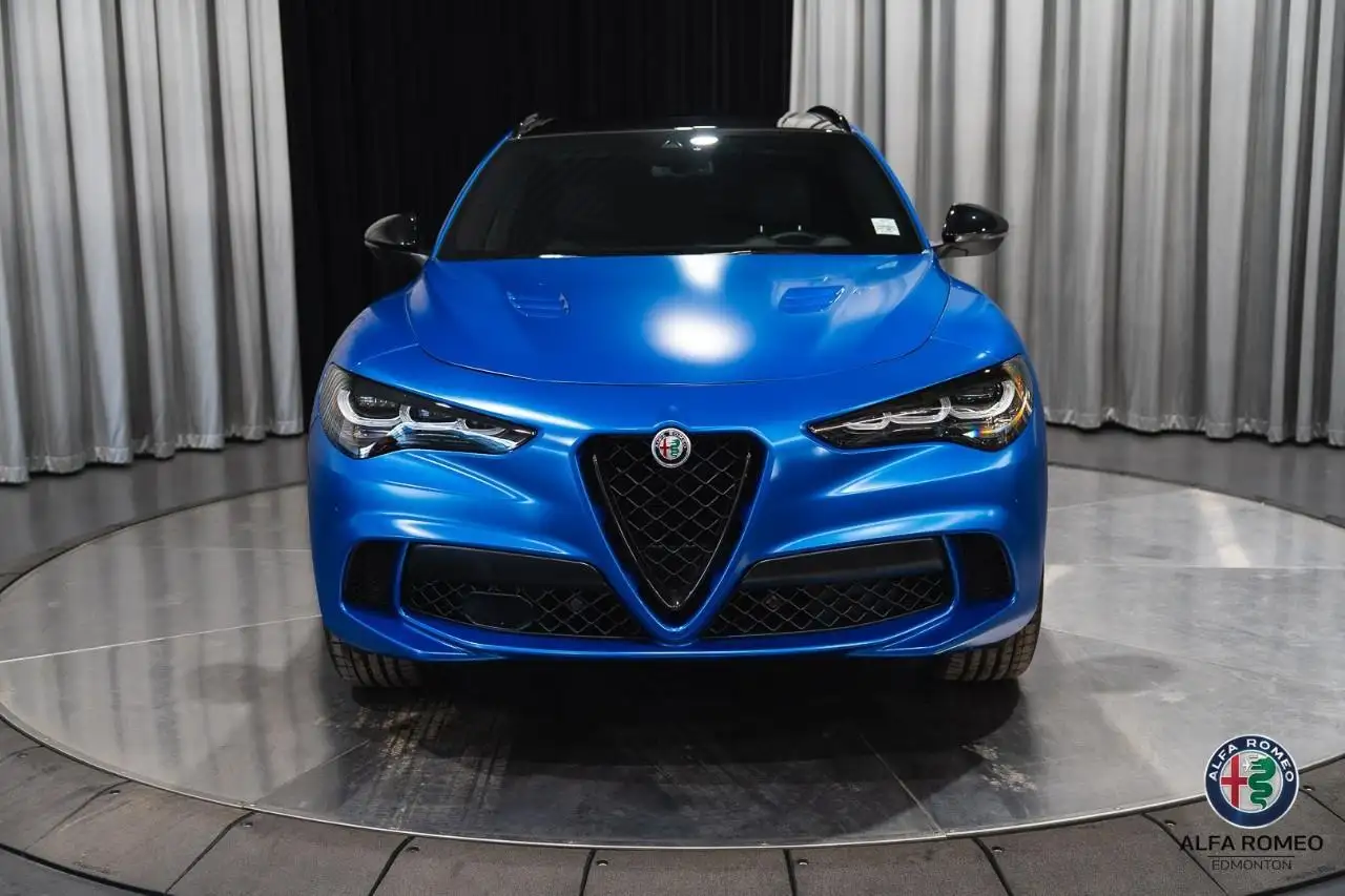Alfa Romeo Stelvio снимка Alfa Romeo Stelvio