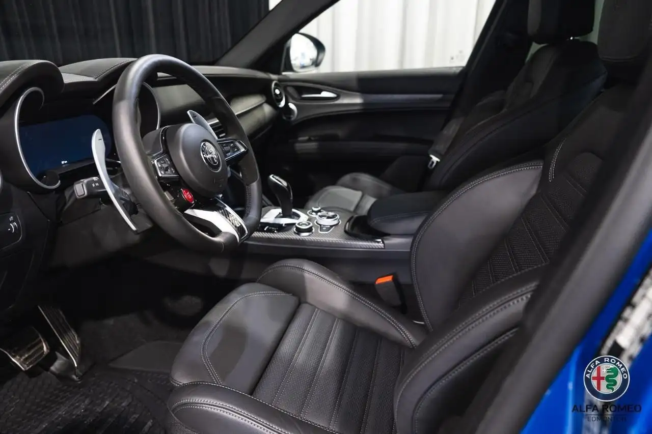 Alfa Romeo Stelvio снимка Alfa Romeo Stelvio