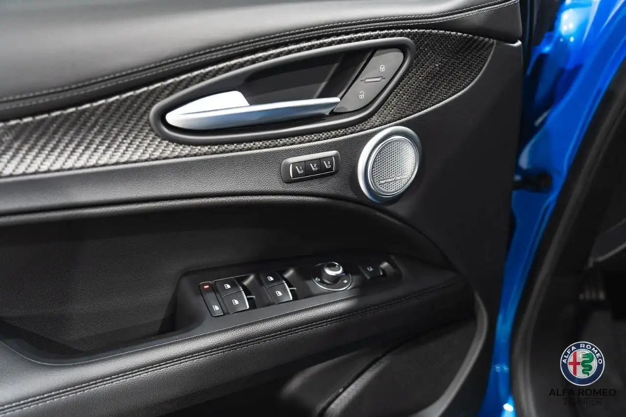 Alfa Romeo Stelvio снимка Alfa Romeo Stelvio