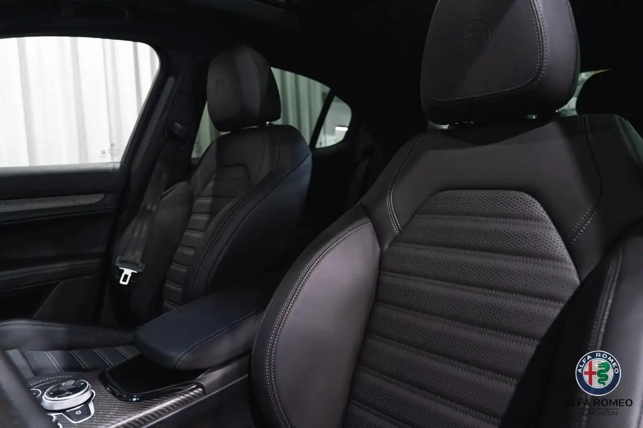 Alfa Romeo Stelvio снимка Alfa Romeo Stelvio