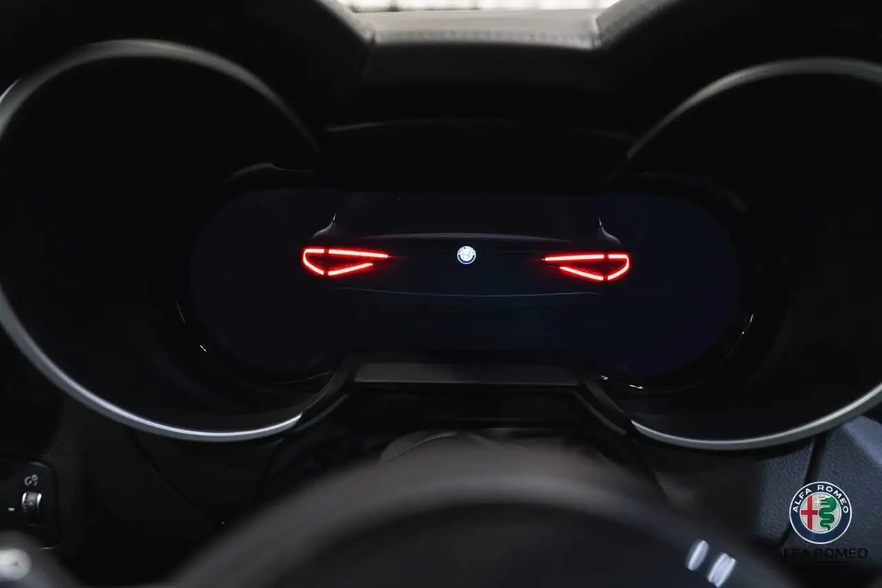 Alfa Romeo Stelvio снимка Alfa Romeo Stelvio