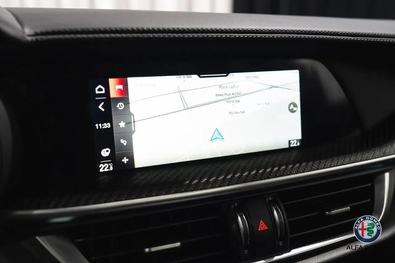 Alfa Romeo Stelvio снимка Alfa Romeo Stelvio