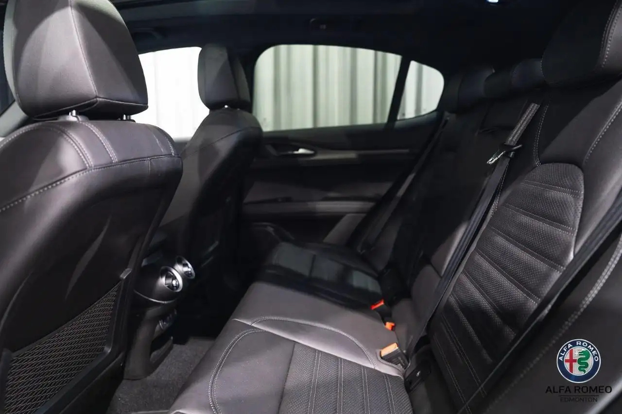 Alfa Romeo Stelvio снимка Alfa Romeo Stelvio