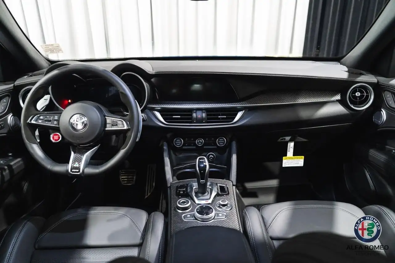 Alfa Romeo Stelvio снимка Alfa Romeo Stelvio