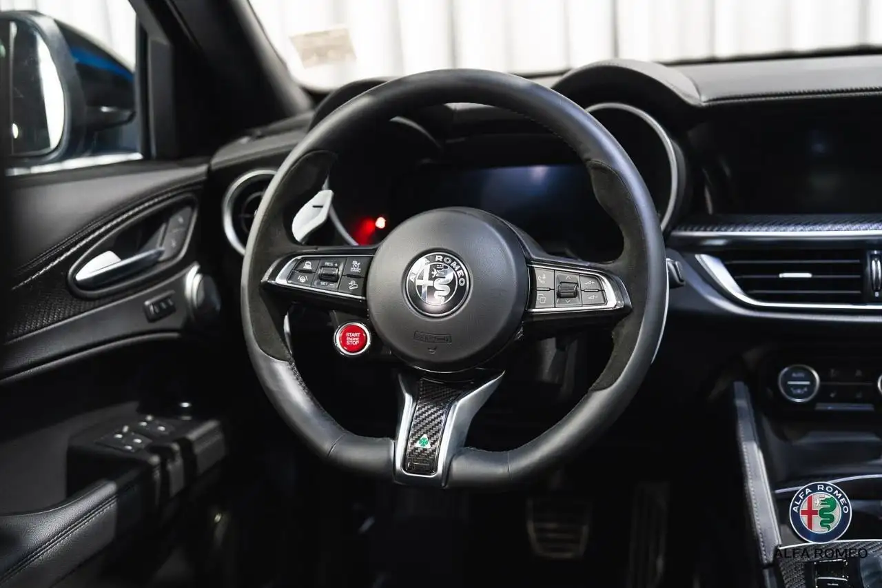 Alfa Romeo Stelvio снимка Alfa Romeo Stelvio