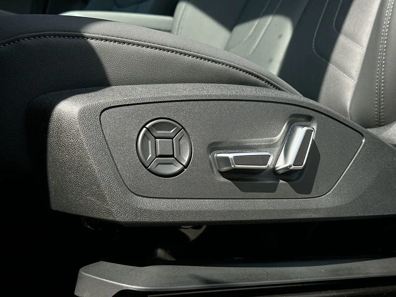 Audi Q3 снимка Audi Q3