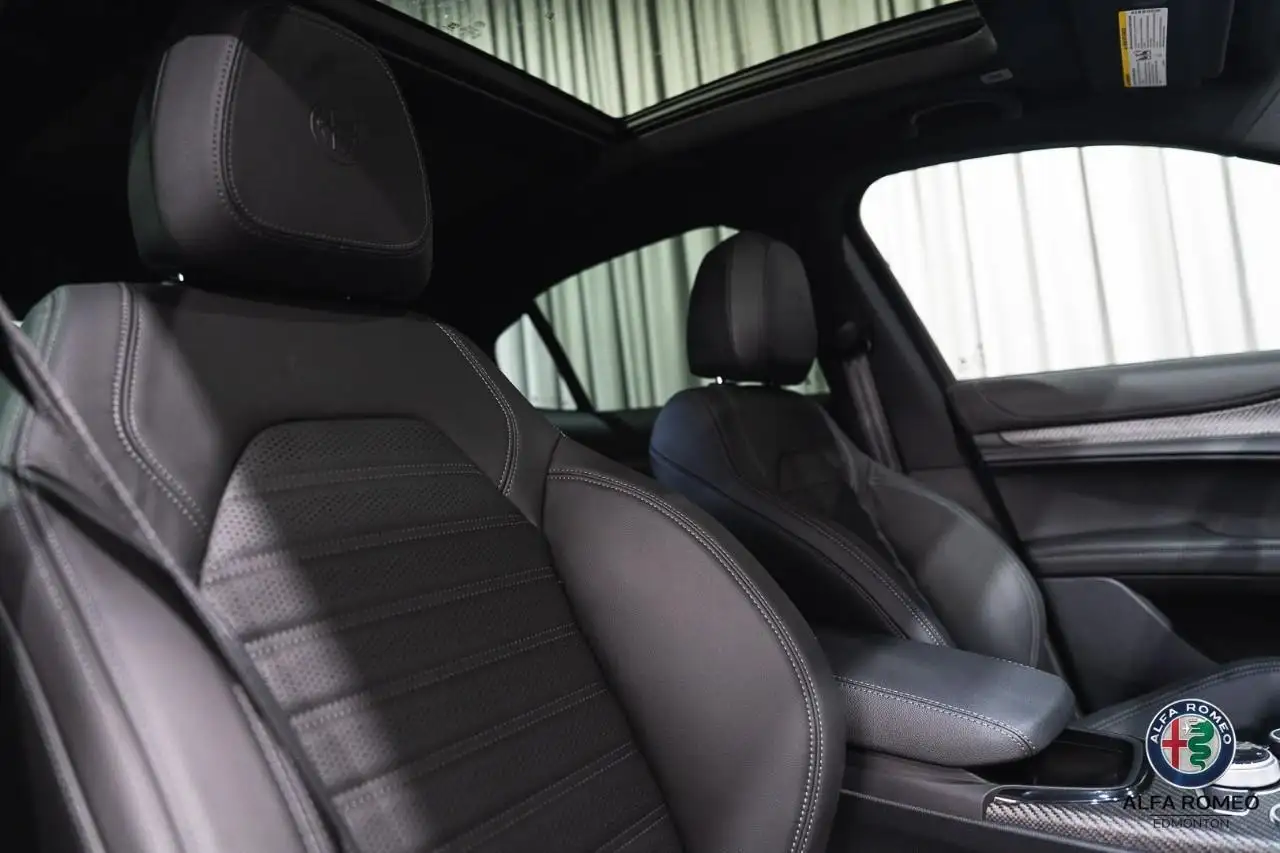 Alfa Romeo Stelvio снимка Alfa Romeo Stelvio
