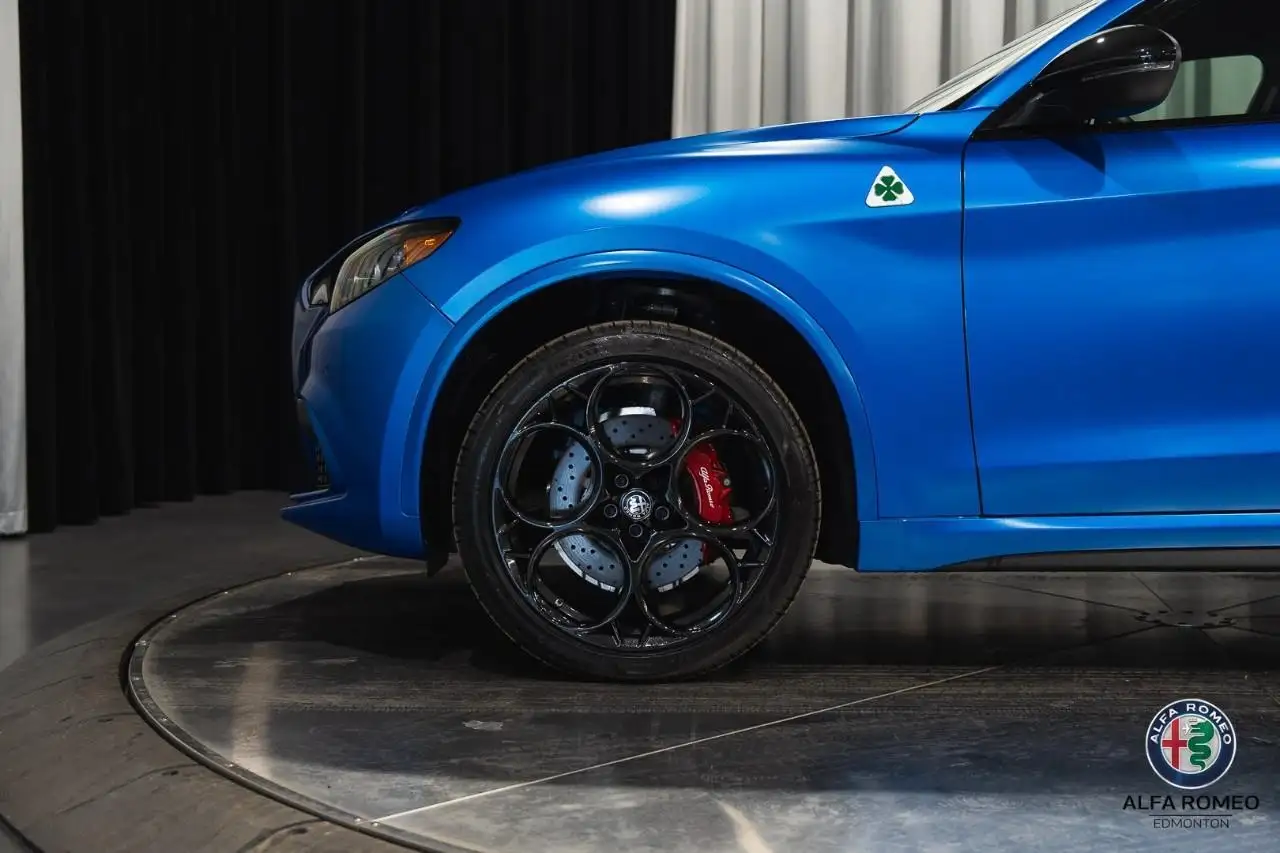 Alfa Romeo Stelvio снимка Alfa Romeo Stelvio