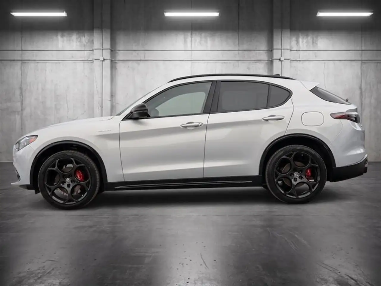 Alfa Romeo Stelvio снимка Alfa Romeo Stelvio