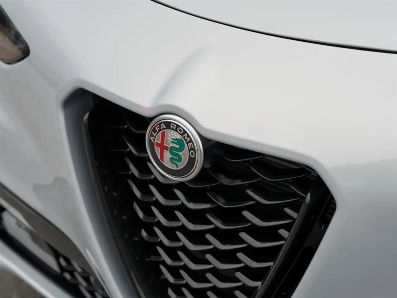 Alfa Romeo Stelvio снимка Alfa Romeo Stelvio