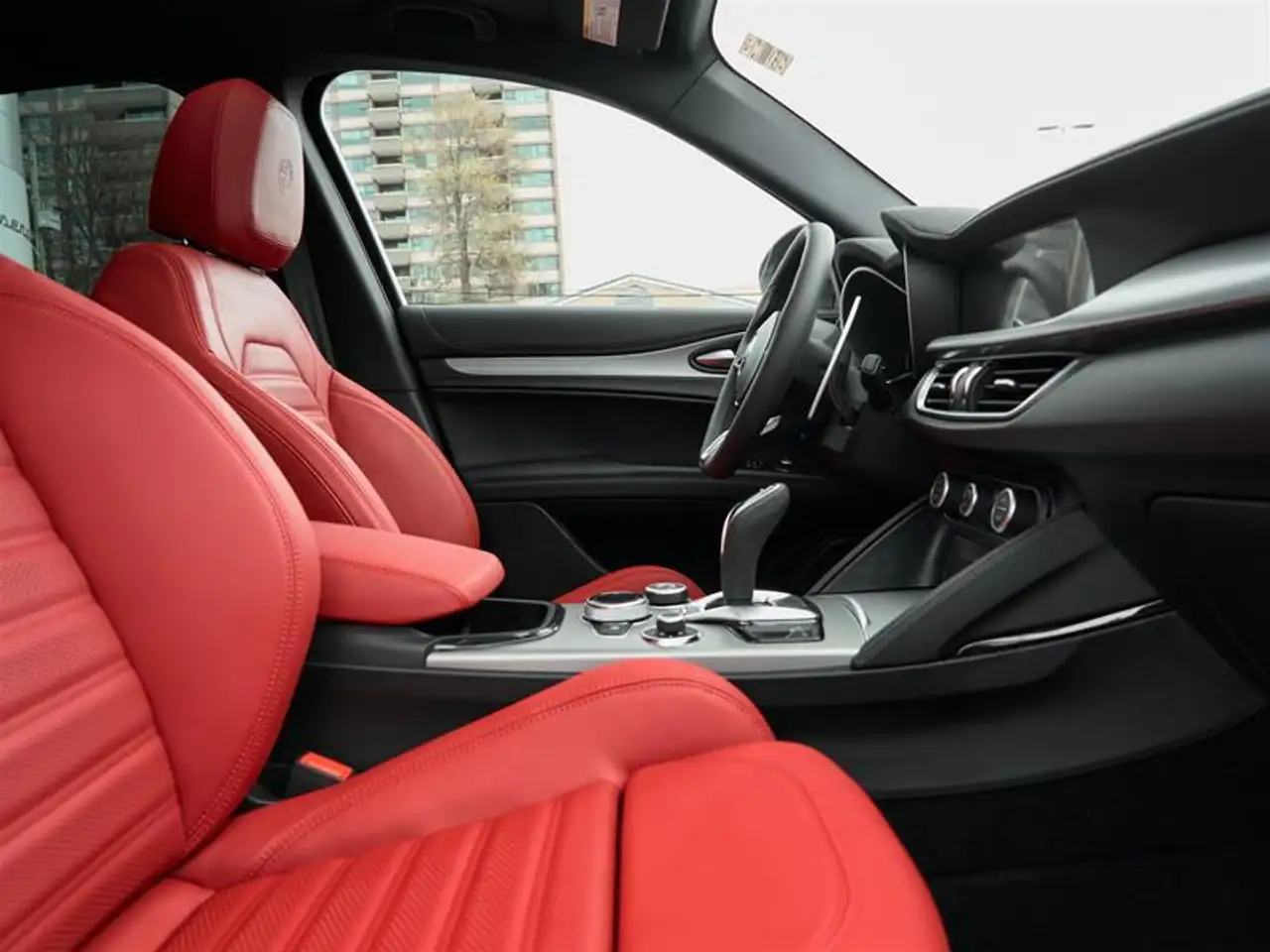 Alfa Romeo Stelvio снимка Alfa Romeo Stelvio