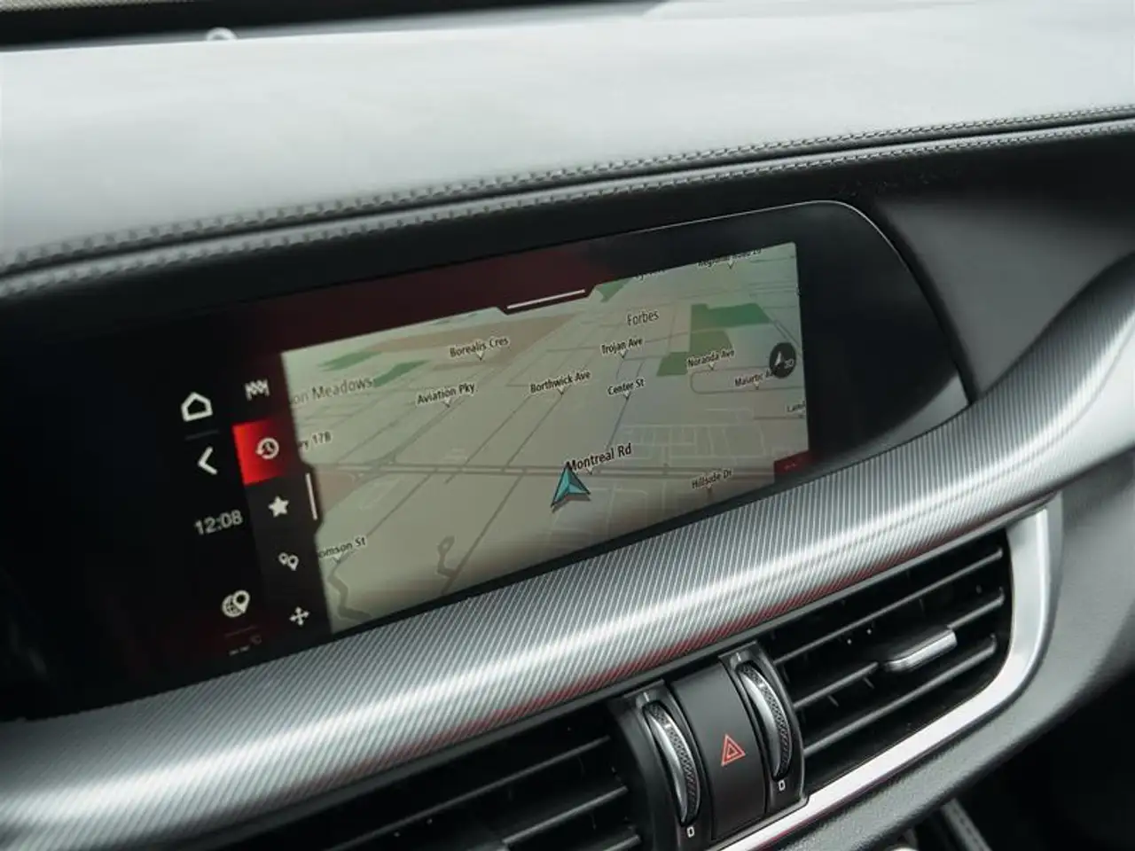 Alfa Romeo Stelvio снимка Alfa Romeo Stelvio