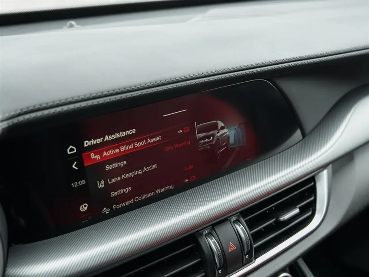 Alfa Romeo Stelvio снимка Alfa Romeo Stelvio