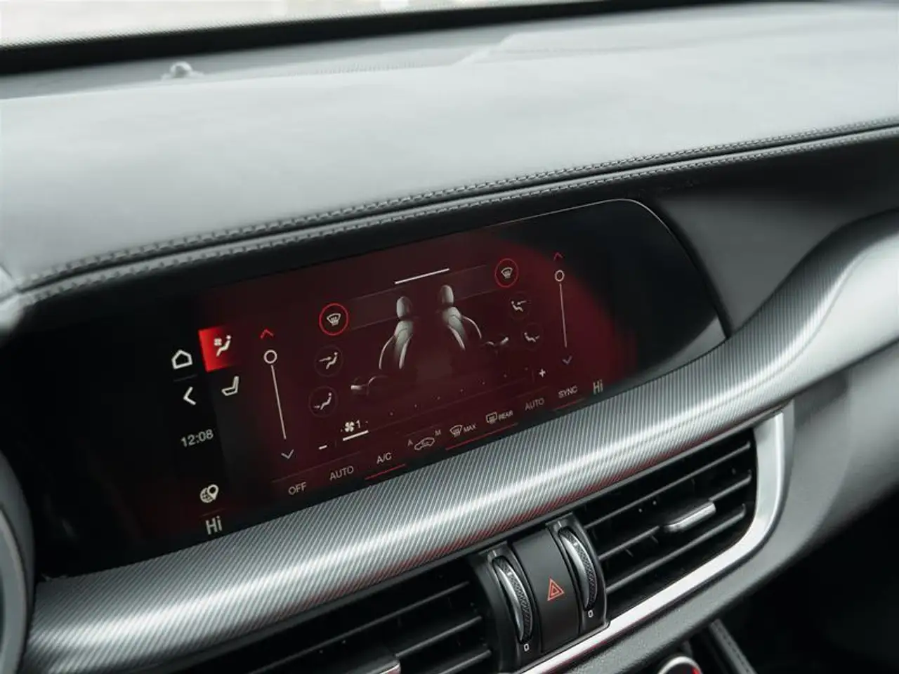 Alfa Romeo Stelvio снимка Alfa Romeo Stelvio