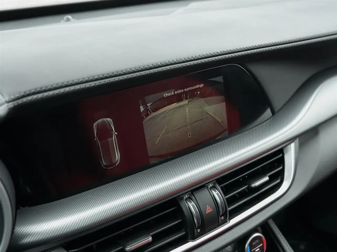 Alfa Romeo Stelvio снимка Alfa Romeo Stelvio