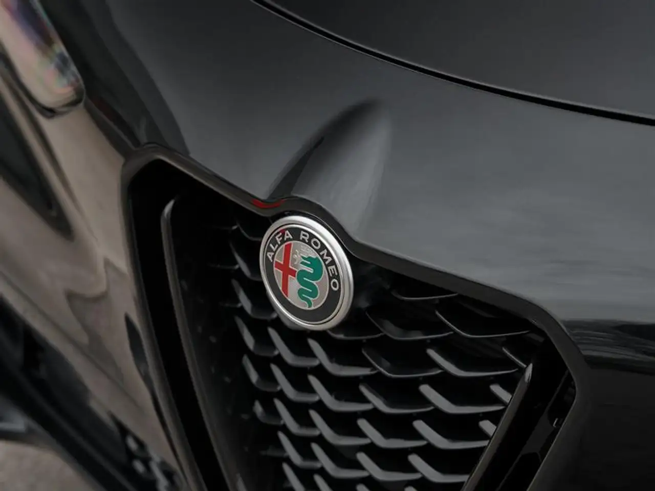 Alfa Romeo Stelvio снимка Alfa Romeo Stelvio