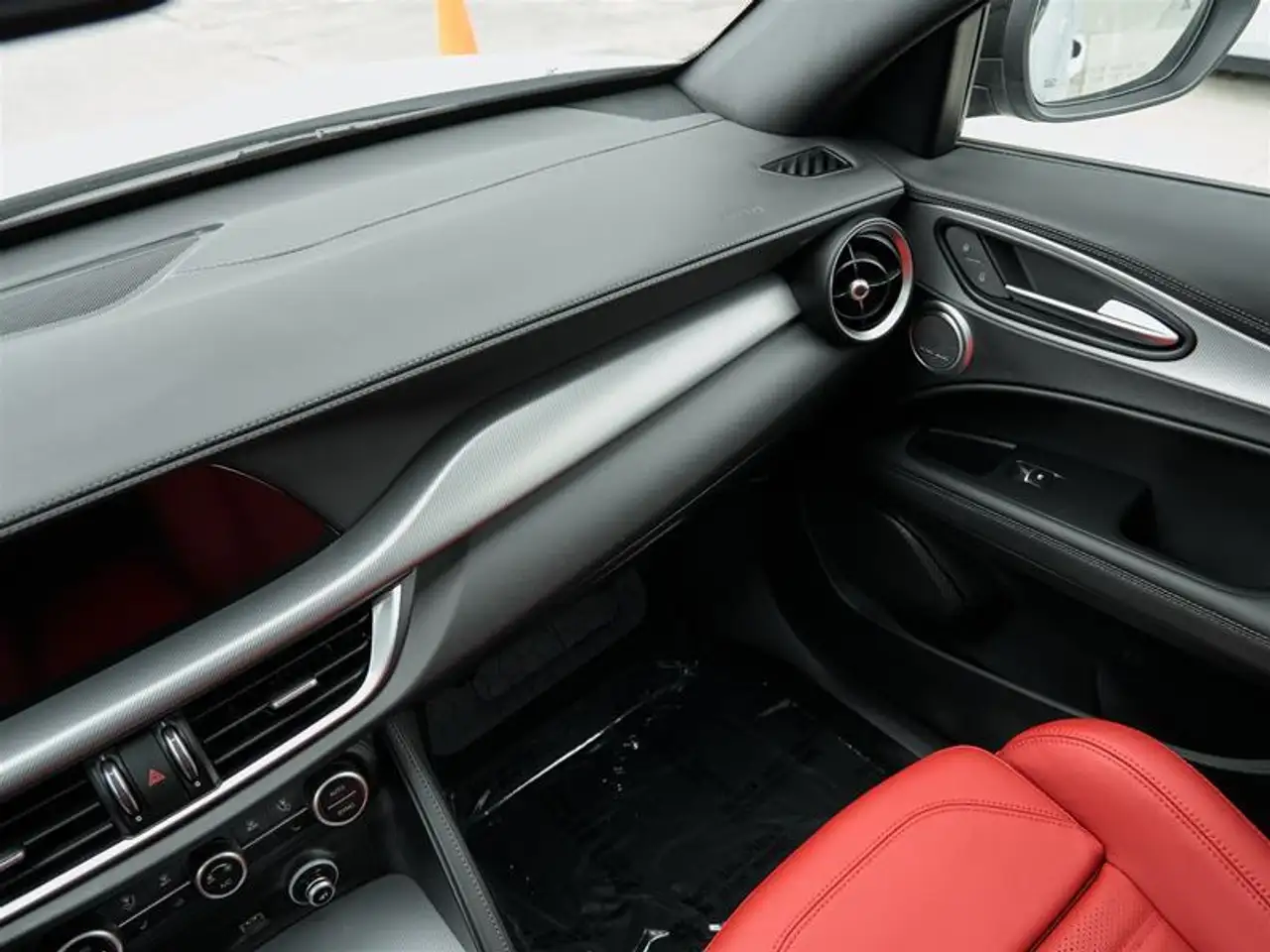 Alfa Romeo Stelvio снимка Alfa Romeo Stelvio
