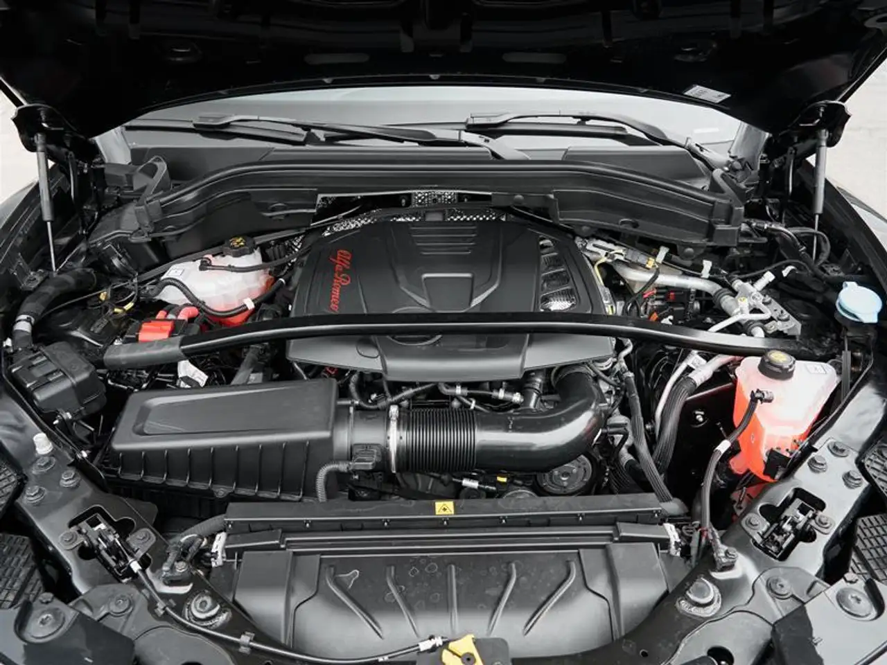 Alfa Romeo Stelvio снимка Alfa Romeo Stelvio