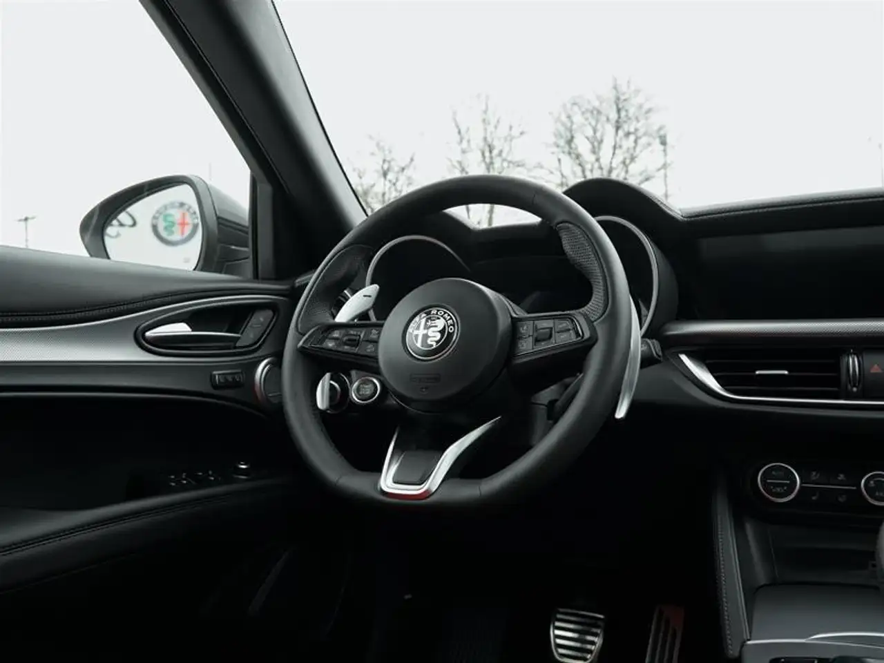 Alfa Romeo Stelvio снимка Alfa Romeo Stelvio