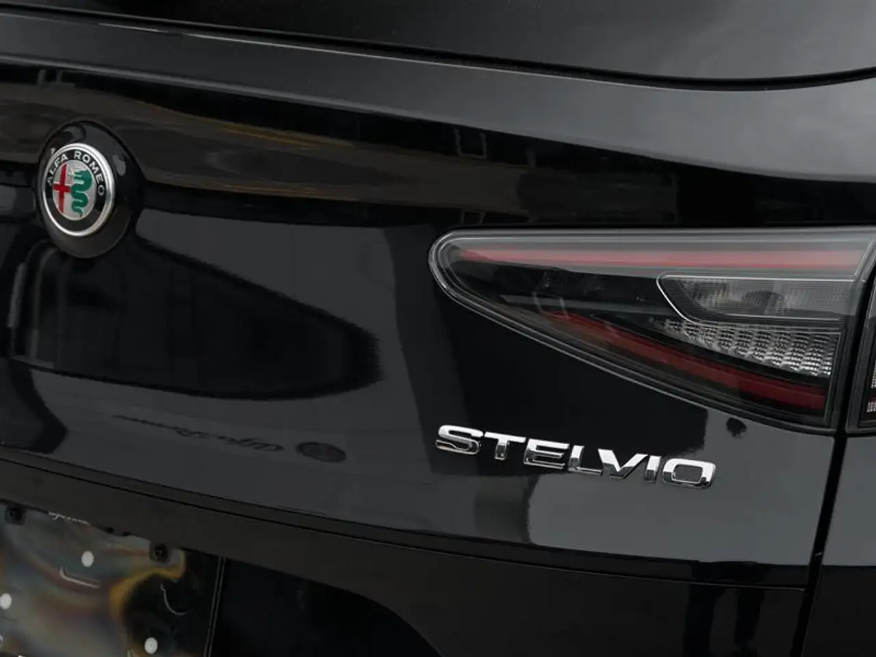 Alfa Romeo Stelvio снимка Alfa Romeo Stelvio