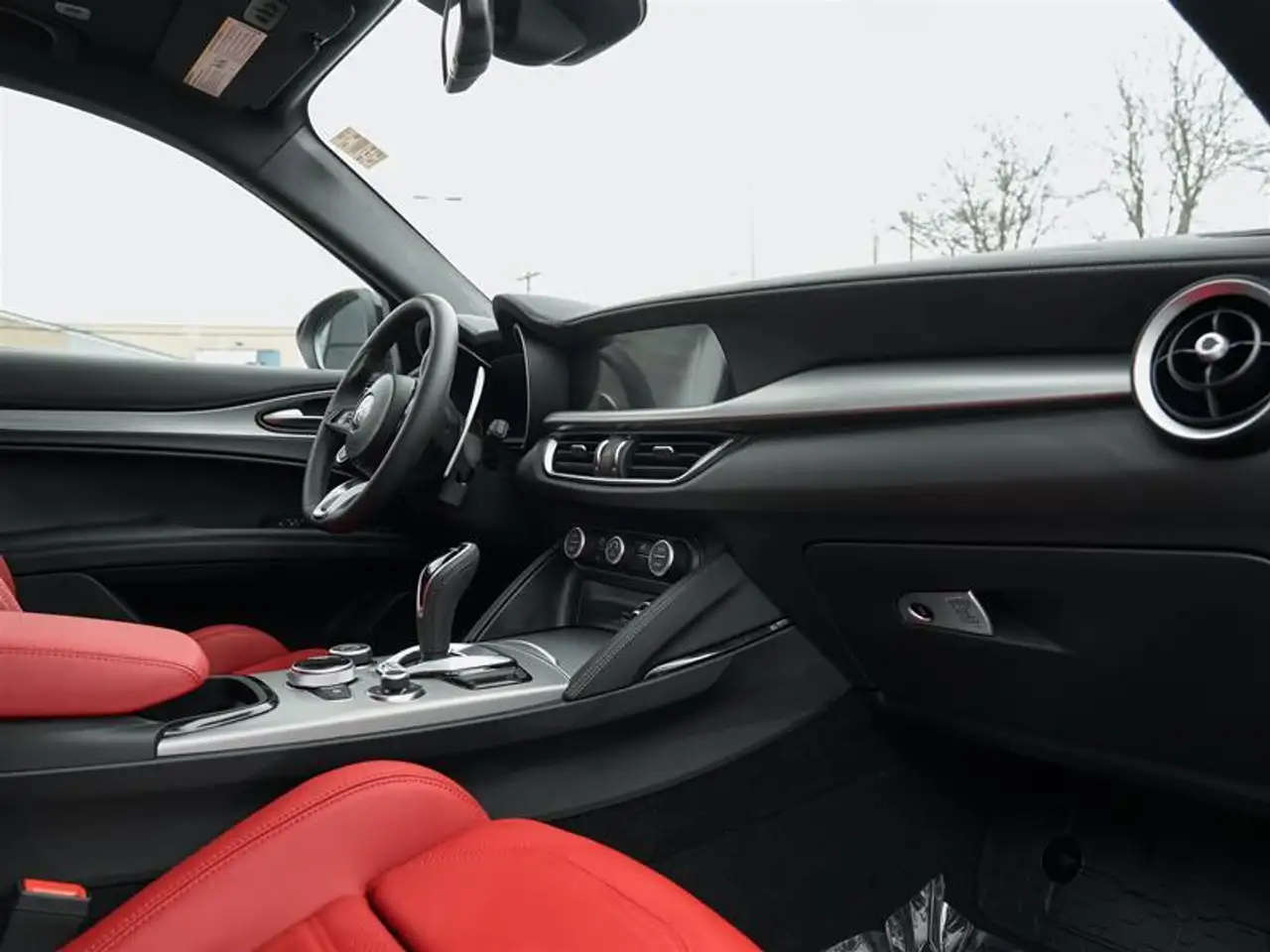 Alfa Romeo Stelvio снимка Alfa Romeo Stelvio