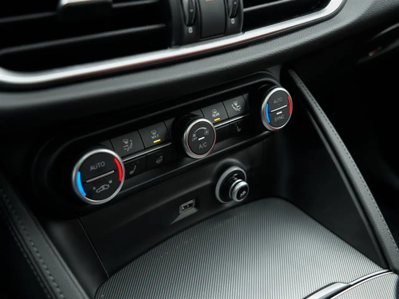 Alfa Romeo Stelvio снимка Alfa Romeo Stelvio