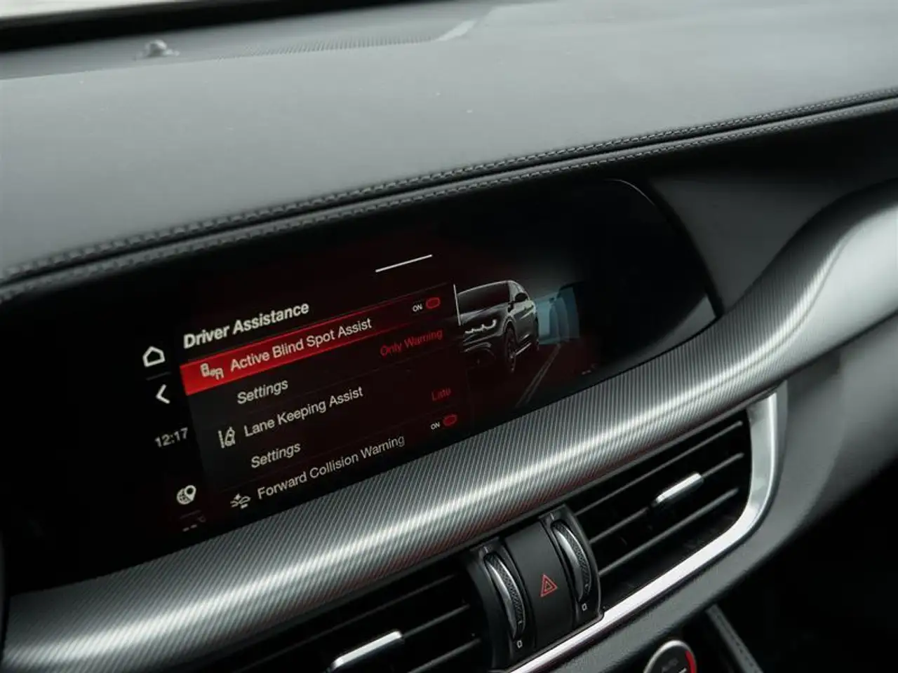 Alfa Romeo Stelvio снимка Alfa Romeo Stelvio
