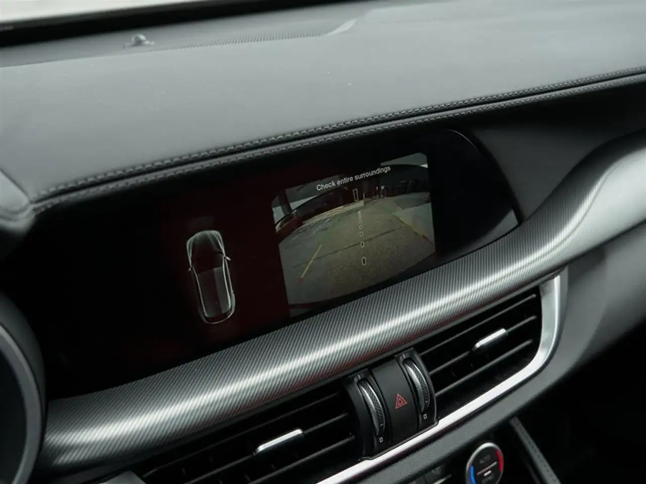 Alfa Romeo Stelvio снимка Alfa Romeo Stelvio