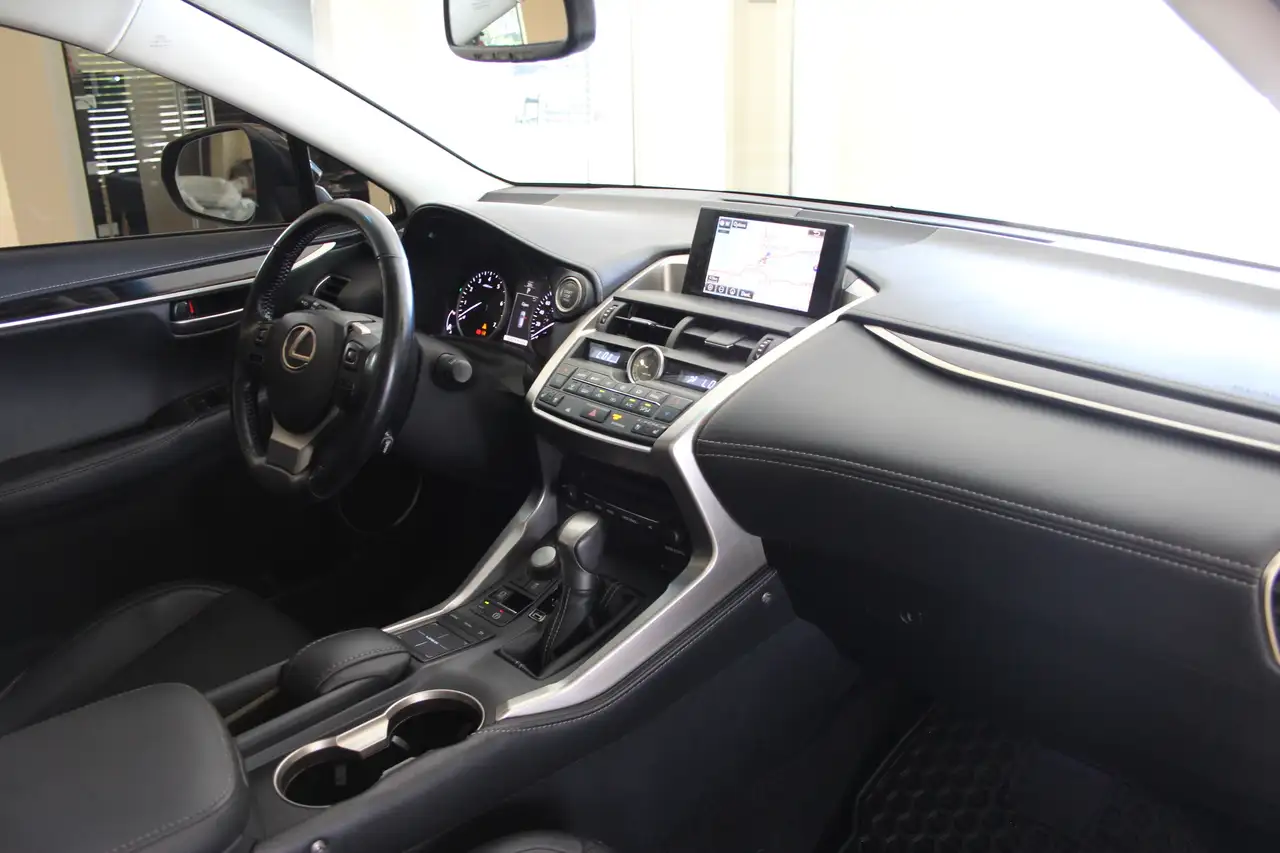 Lexus NX снимка Lexus NX