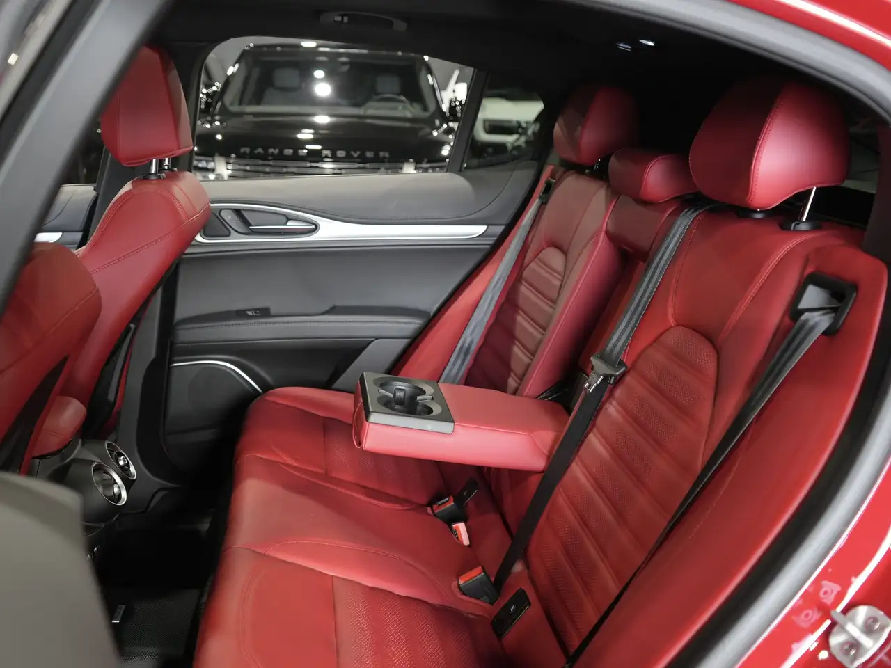 Alfa Romeo Stelvio photo Alfa Romeo Stelvio