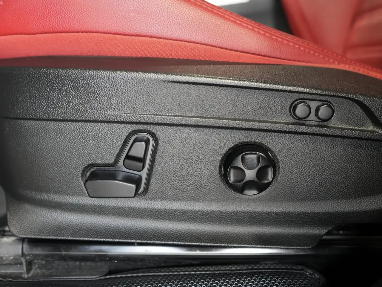 Alfa Romeo Stelvio photo Alfa Romeo Stelvio
